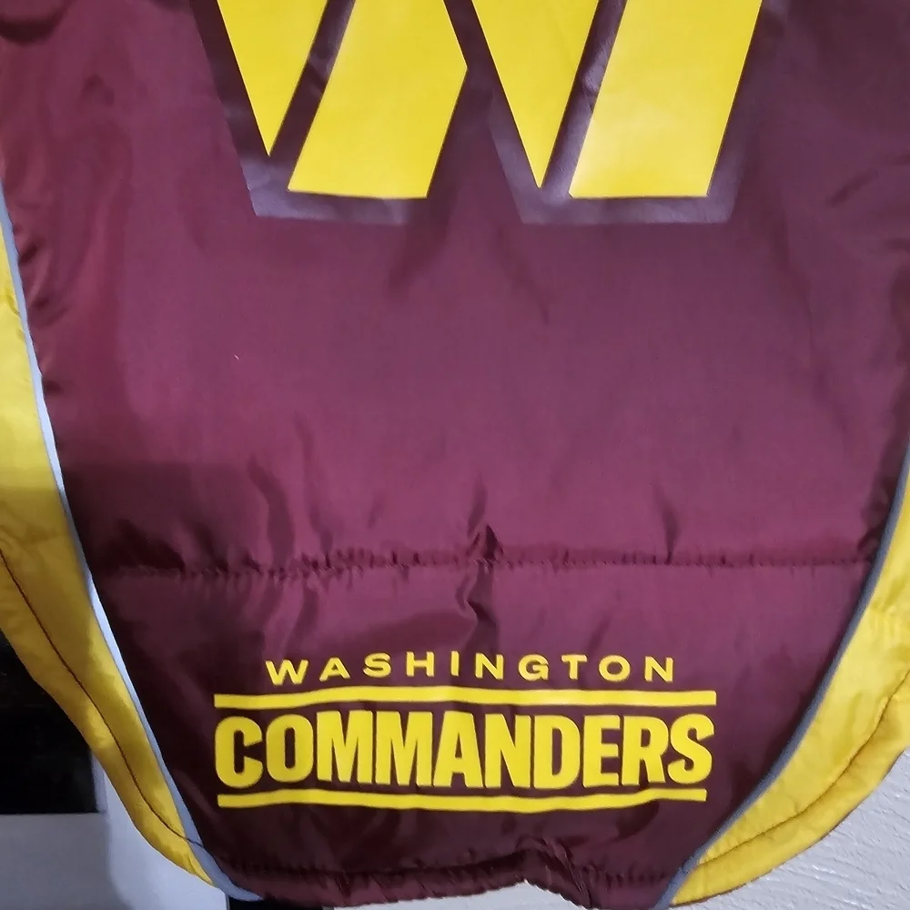 NFL Washington Commanders Dog Puffer Jacket Size Large NEW with Tags
